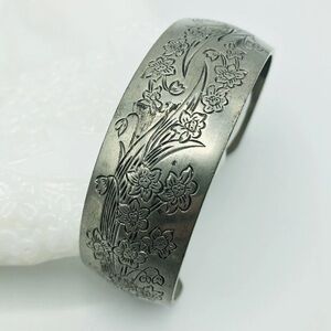 Vintage Kirk Pewter Narcissus Flower Cuff Bracelet Etched Flowers Spring 900-12